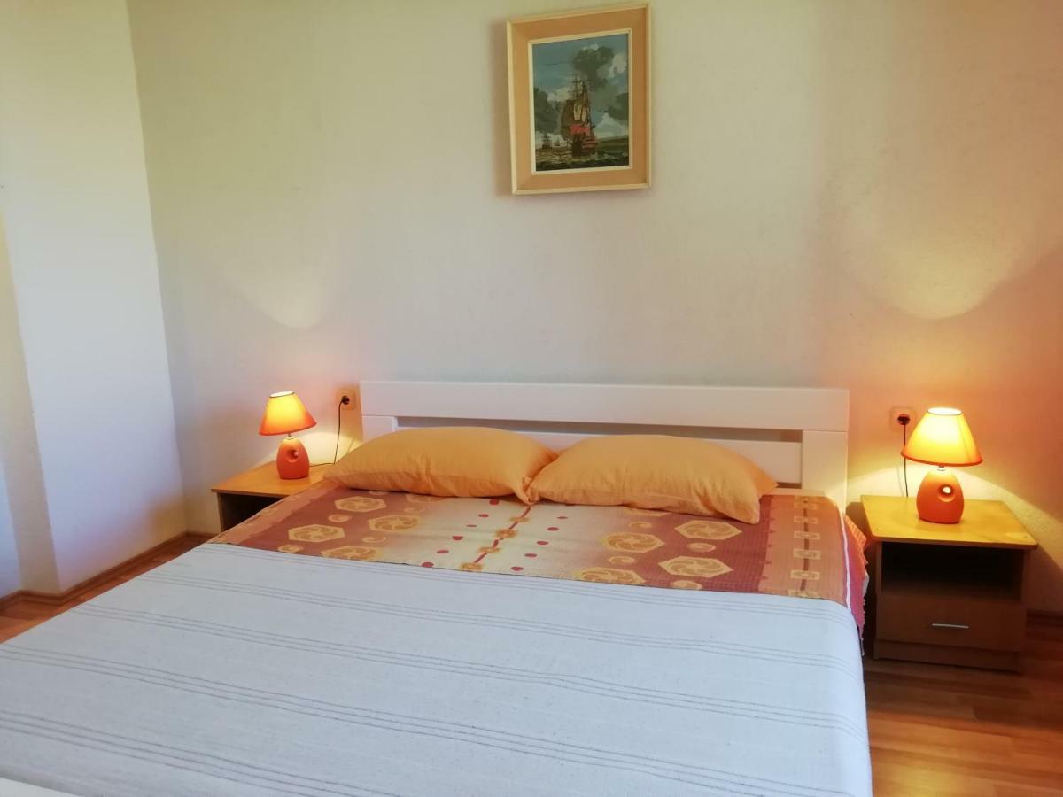 Apartments Jadranka Ivana プーラ エクステリア 写真