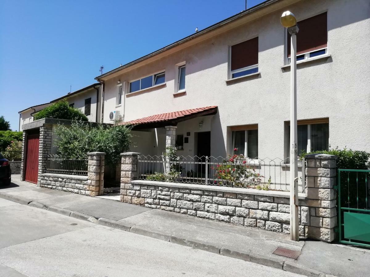 Apartments Jadranka Ivana プーラ エクステリア 写真